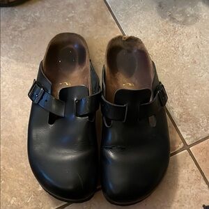 Black Leather Closed-Toe Clogs